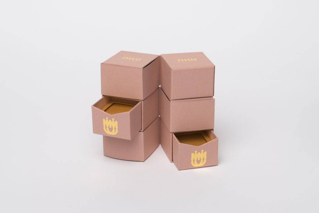 scatole con apertura girevole personalizzate per Miu Miu
